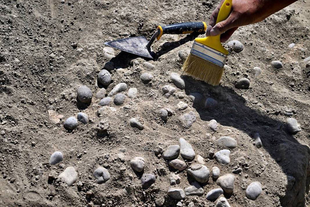 Odanın içindeki yığın, arkeologları şaşkına çevirdi! Urartular neden gizlemiş olabilir? 4